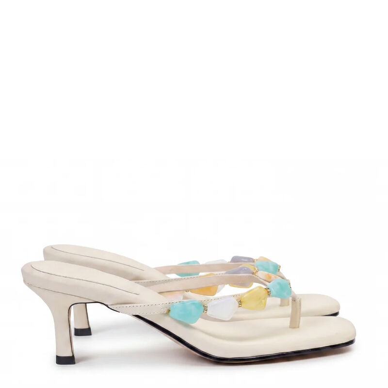 Kathryn Wilson Harris Heel image number 7